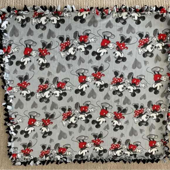 Blanket & Throw - Picture 3 of 4